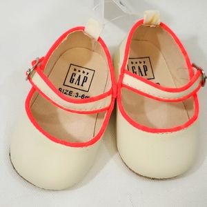 Gap baby girl dress shoes size 3-6 months